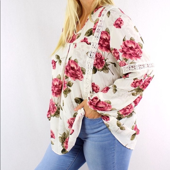 Plus Size V Neck Floral Crochet Detail Top - Picture 3 of 9